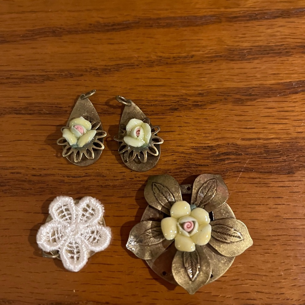 Vintage Brass Porcelain Flower Findings Component Lot-4